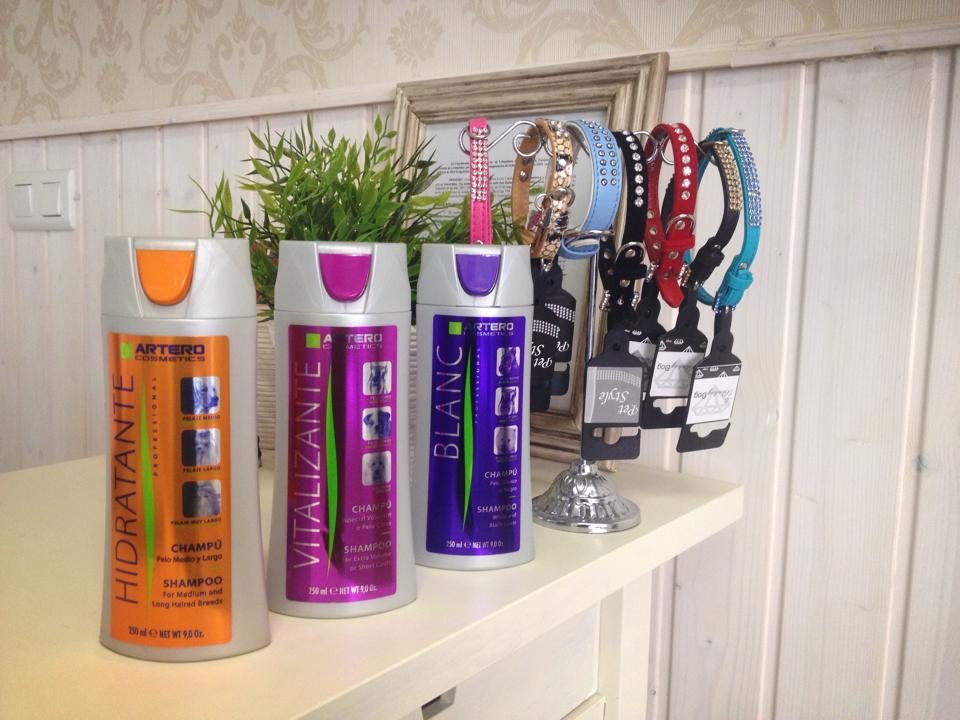 Collares y cosmética en la boutique