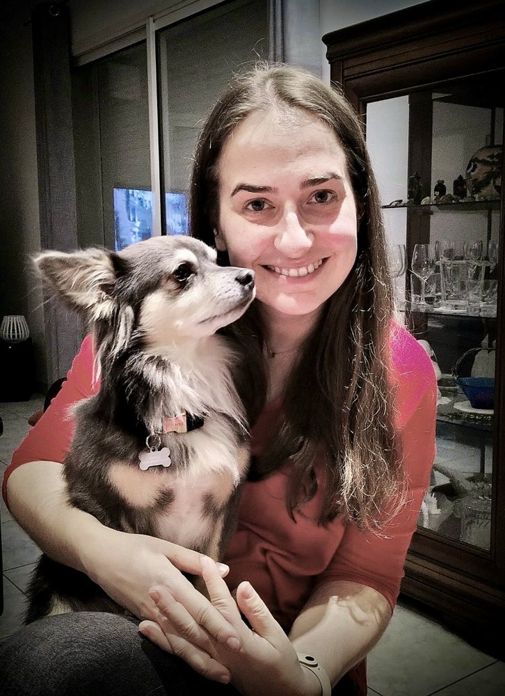 Sophie Ribas Crueize con su perro, directora técnica veterinaria